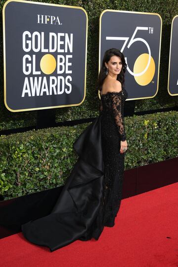 Penélope Cruz en la alfombra situada en el hotel Beverly Hilton de Los Ángeles.