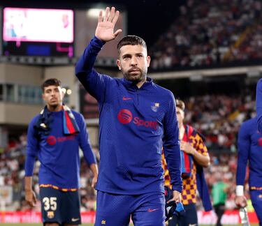 El lateral acordó con el club la rescisión de su contrato, que terminaba en 2024, y abandonará el primer equipo 11 años después de su llegada al primer equipo, con el que ha ganado 18 títulos.