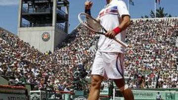 <b>SEGURO. </b>Djokovic, dueño y señor en una pista repleta.