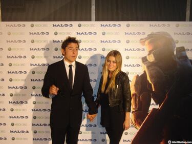 El Jefe Maestro y Carmen Electra: la extraña pareja, de visita en España