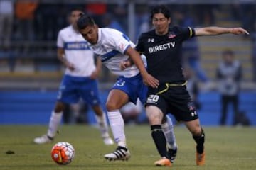 Futbol, Universidad Catolica vs Colo Colo.
Copa Chile 2016.
El jugador de Colo Colo Jaime Valdes, derecha, disputa el balón con Enzo Kalinski de Universidad Catolica durante el partido de semifinales de Copa Chile en el estadio San Carlos de Apoquindo de Santiago, Chile.
23/11/2016
Andres Pina/Photosport******

Football, Universidad Catolica vs Colo Colo.
Copa Chile 2016.
Colo Colo's player Jaime Valdes, right, battles for the ball against Enzo Kalinski  of Universidad Catolica during the Copa Chile semifinal first leg football match at the San Carlos de Apoquindo stadium in Santiago, Chile.
23/11/2016
Andres Pina/Photosport