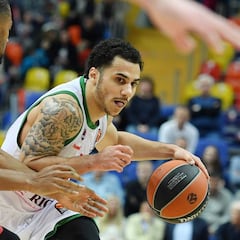 Oficial: el Barcelona presenta ofertas por Larkin y Hanga