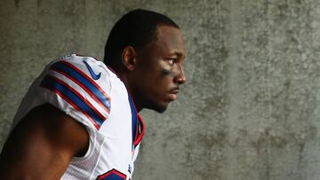 PHILADELPHIA, PA - DECEMBER 13: LeSean McCoy #25 of the Buffalo Bills walks out of the tunnel onto the field before playing against the Philadelphia Eagles at the start of the game at Lincoln Financial Field on December 13, 2015 in Philadelphia, Pennsylvania. Elsa/Getty Images/AFP
== FOR NEWSPAPERS, INTERNET, TELCOS & TELEVISION USE ONLY ==