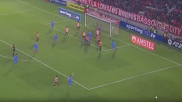 Este golazo de la U se recordará durante años: media tijera de Zaldivia en Argentina