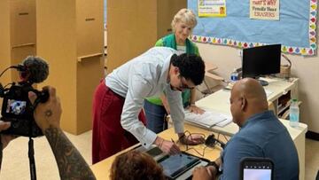 Así fue como Bad Bunny llegó a votar en Puerto Rico