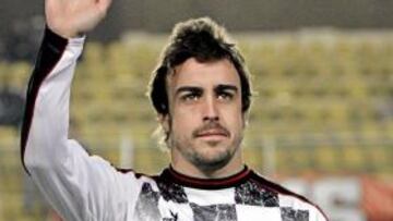 <b>AFICIONADO Y JUGADOR. </b>Alonso disfruta mucho con el fútbol.