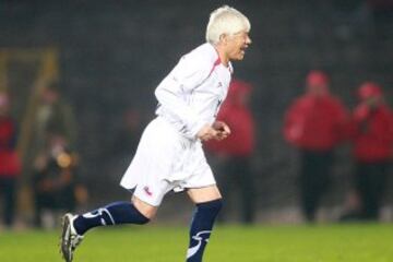 Destacado defensor en el pasado en la Selección, Colo Colo y Santiago Morning.