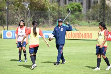 Las dirigidas por Carlos Paniagua iniciaron sus entrenamientos en la Sede Deportiva de la Federación Colombiana de Fútbol en Bogotá.