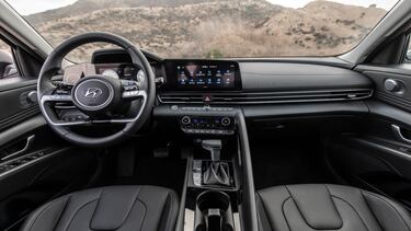 Hyundai Elantra Híbrido 2023, disponible en México: el sedán que ofrece más de 1,100 kms por tanque
