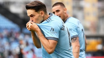 VIGO, SPAIN - MAY 15: Denis Suarez of RC Celta de Vigo celebrates scoring their side's first goal during the LaLiga Santander match between RC Celta de Vigo and Elche CF at Abanca-Balaídos on May 15, 2022 in Vigo, Spain. (Photo by Octavio