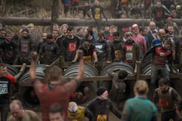 La carrera Tough Guy, se celebra desde 1987 en Inglaterra y desafía a sus participantes a recorrer 15km llenos de los obstáculos, donde hasta los más expertos se quedan en el camino. 