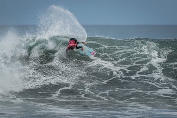 Las mejores postales del día 1 en el Mundial de Surf Femenino