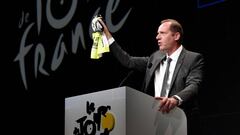 Tour de France director Christian Prudhomme delivers a speech during the presentation of the official route of the 2018 edition of the Tour de France cycling race in Paris, on October 17, 2017. / AFP PHOTO / PHILIPPE LOPEZ