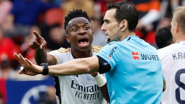 Soccer Football - LaLiga - Osasuna v Real Madrid - El Sadar Stadium, Pamplona, Spain - March 16, 2024 Real Madrid's Vinicius Junior appeals to referee Jose Munuera REUTERS/Vincent West