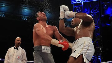 LONDON, ENGLAND - APRIL 29:  Anthony Joshua (White Shorts) and Wladimir Klitschko (Gray Shorts) in action during the IBF, WBA and IBO Heavyweight World Title bout at Wembley Stadium on April 29, 2017 in London, England.  (Photo by Richard Heathcote/Getty Images)