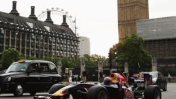 <b>EXHIBICIÓN. </b>Mark Webber ya rodó con su Red Bull por las calles de Londres en un evento de su equipo y con el 'Big Ben' como testigo.