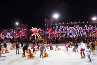 ¡Ya puedes asistir a la pista de hielo del Zócalo de la CDMX!