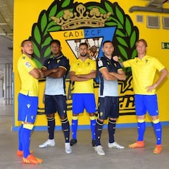 El Cádiz presenta sus equipaciones en la previa al Trofeo Carranza