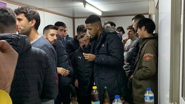 Los jugadores del Flat Earth, en la comida en la que presuntamente gestaron el brote de apendicitis.