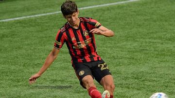 El atacante de Atlanta United se convirtió en el centro de la polémica cuando presumió su nuevo coche de 400 mil dólares. El mensaje en redes exaltó a medios en México.