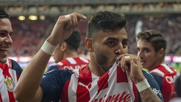Alexis vega festeja su gol contra Mazatlán
