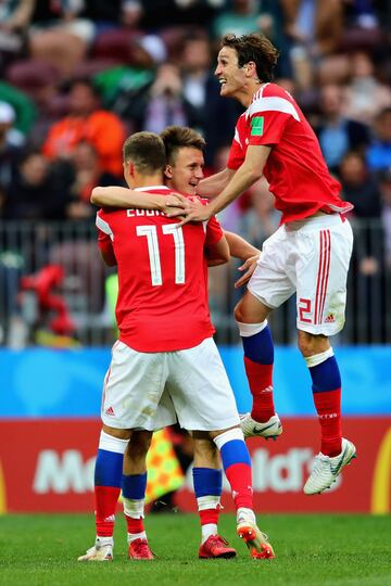 Gol 5-0 Aleksandr Golovin