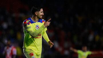 MEX4058. SAN LUIS POTOSÍ (MÉXICO), 06/12/2023.- Diego Valdés del América celebra un gol anotado al Atlético San Luis hoy, durante un juego de ida por las semifinales del torneo Apertura 2023 de la Liga MX del fútbol mexicano, celebrado en el estadio Alfonso Lastras, ciudad de San Luis Potosí (México). EFE/Víctor Cruz