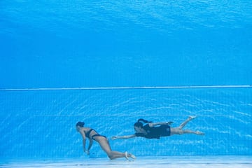 USA's Anita Alvarez rescued from the bottom of the pool during an incident in the women's solo free artistic swimming finals.