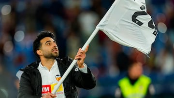 15/02/26 PARTIDOL PRIMERA DIVISION JORNADA 24
LEVANTE - VALENCIA DERBI
FIN DE PARTIDO ERAY COMERT BANDERIN