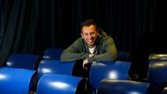 Antonio Cassano posa para una foto.