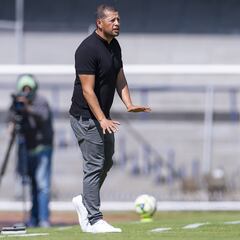 ¿Hubo agresión del técnico de Pumas a una de sus jugadoras? Los involucrados justifican el empujón