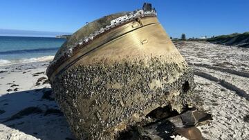 Un misterioso objeto met¨¢lico aparece en una playa