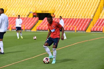 La Selección Colombia trabajó en el estadio El Campín en su tercer día de morfociclo convocado por Reinaldo Rueda. El DT dirigió la práctica de fútbol de los 26 jugadores que citó con el propósito de empezar a aplicar lo hecho los dos días anteriores.