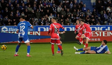 Salió en el minuto 53 y marcó en el 57. El Rayo está sacando brillo a este asturiano de 26 años al que ya vigilan de cerca varios clubes de Primera. Su gol en Mendizorroza dispara las ilusiones europeas del Rayo.