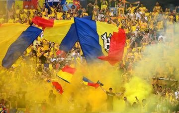 Seguidores rumanos durante el duelo de su selección frente a Eslovaquia.