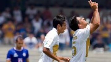 Javier Cort&eacute;s celebra la &uacute;ltima victoria de Pumas en casa ante Cruz Azul