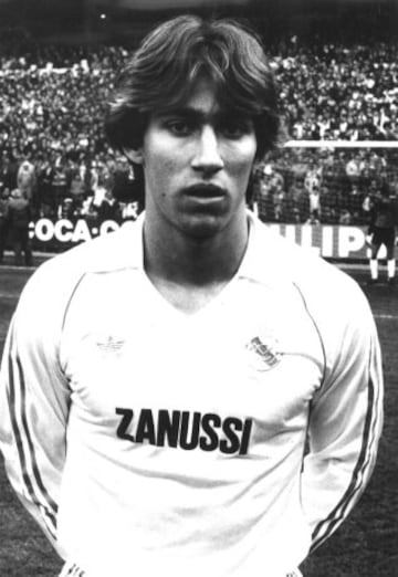 In 1981, Adidas struck a deal with Real Madrid to supply the team's kits. In the first season,the kit didn't feature any puiblicity but that changed the following season when electrodomestic firm Zanussi became the first company to appear on advertising o