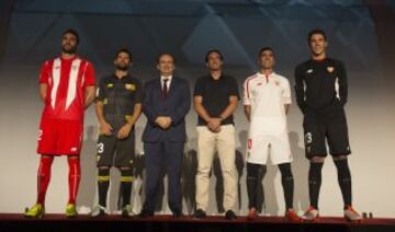 Presentación de la nueva equipación del Sevilla FC para la temporada 2015/2016
