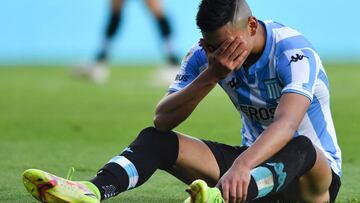 AVELLANEDA, ARGENTINA - OCTOBER 23: Carlos Alcaraz of Racing Club reacts during a match between Racing Club and River Plate as part of Liga Profesional 2022 at Presidente Peron Stadium on October 23, 2022 in Avellaneda, Argentina. (Photo by Marcelo Endelli/Getty Images)