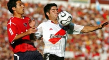 El 'Huaso' fue parte de River Plate en 2005 y 2006, aunque nunca pudo afianzarse entre los once titulares. Paulo Ferrari le ganó el puesto. En el período tampoco alzó algún trofeo.

