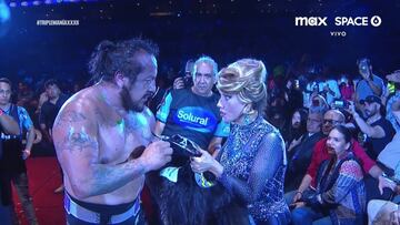 Momento en que Psicosis le pide a Marisela Peña que le quite la mascara