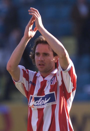 Jugó la temporada 1996-97 con el Sevilla. Defendió la camiseta del Atlético de Madrid y su filial desde 1998 hasta 2002 (salvo en 1999 que jugó cedido en el Albacete).