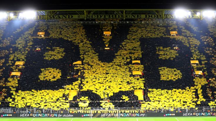 What does BVB mean on the Borussia Dortmund badge? - AS USA