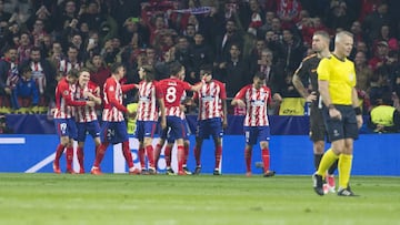 Los jugadores del Atlético celebran el gol de Gameiro.