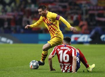 Leo Messi y Héctor Herrera.