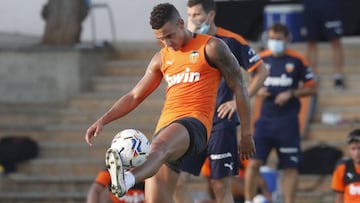 Rodrigo Moreno, en un entrenamiento del Valencia.