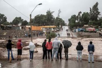 La cantidad de lluvia caída en poco tiempo en Copiapó, una zona desértica del norte de Chile, provocó el desborde del río y aluviones de barro y escombros. Chañaral también sufrió duras consecuencias.