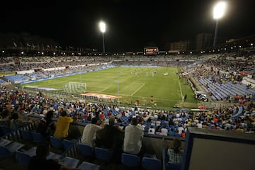 Inaugurado en el año 1957, el estadio del Zaragoza cuenta con un aforo total de 33.608 aficionados. Ocupa el puesto número 13 en el ránking de los estadios más grandes de España. El nombre del estadio proviene de una antigua acequia que pasaba por la zona. En este lugar, había muchas matas de romero, una planta aromática muy común en la región y al aragonesismo “romeral”, que quería decir terreno poblado de romeros. No obstante, al estadio se le quiso llamar Estadio de Miralbueno, debido a que el terreno donde se iba a ubicar se llamaba Miralbueno el Viejo. Ha sido una de las sedes de la Copa del Mundo de 1982, así como los Juegos Olímpicos de Barcelona 1992. Ha servido de escenario para eventos de grandes artistas como Michael Jackson, Metallica o la gran gira final de Héroes del Silencio.