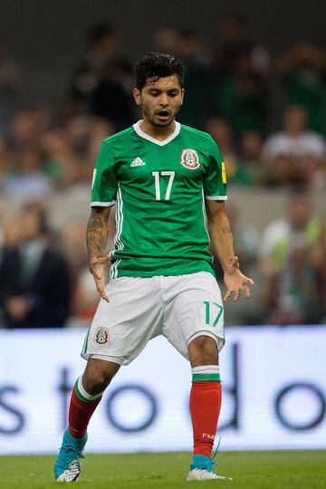 Uno de los futbolistas mexicanos de más relevancia en la actualidad es Jesús Corona, quien está en el Porto. El seleccionado nacional fue apodado con el nombre una marca de cerveza pues su apellido coincide con el nombre de una marca rival de la cervecería Cuauhtémoc Moctezuma, principal patrocinadora del Monterrey, club al que pertenecía Corona. Los directivos de los Rayados decidieron apodarle ‘Tecate’ para evitar que cuando anotara, el sonido del estadio anunciara ‘Gol de Corona’, lo que hubiera significado publicidad gratis para la competencia.