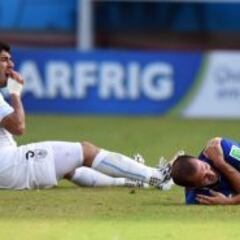 Mordiscos, dopaje y escupitajos, entre los pecados de futbolistas